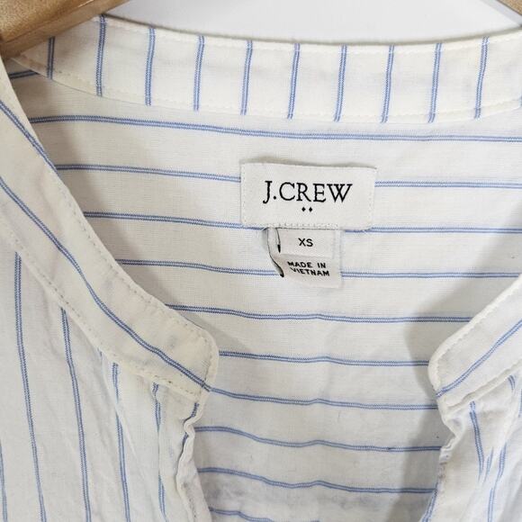 J Crew Mercantile Women's Short Sleeve V-Neck Blue Stripp Button Up Top Size XS - Picture 3 of 6